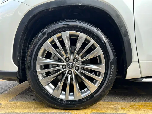 Toyota Highlander — Фото автомобиля 18