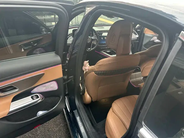 Mercedes-Benz E-Class — Фото автомобиля 12