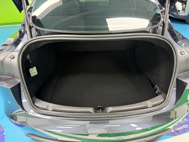 Tesla Model 3 — Фото автомобиля 14