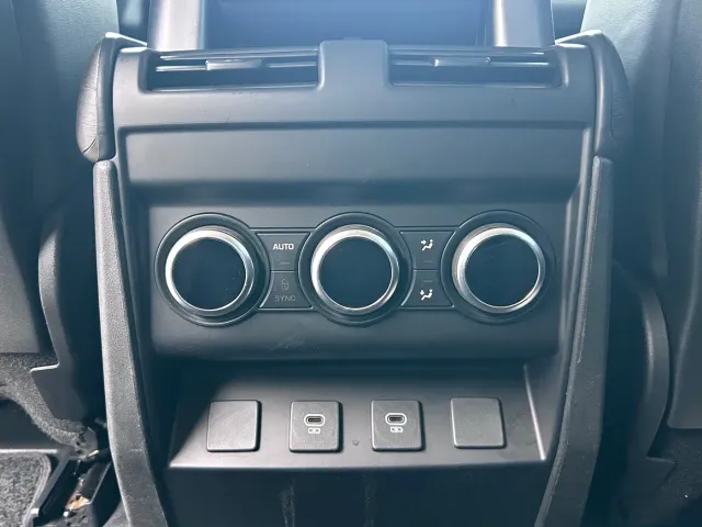 Land Rover Defender — Фото автомобиля 18