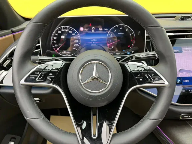 Mercedes-Benz E-Class — Фото автомобиля 16