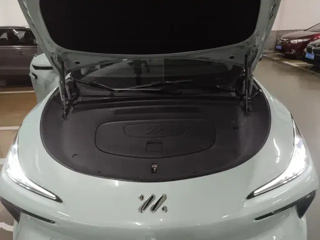 IM Motors LS6 — Фото автомобиля 16