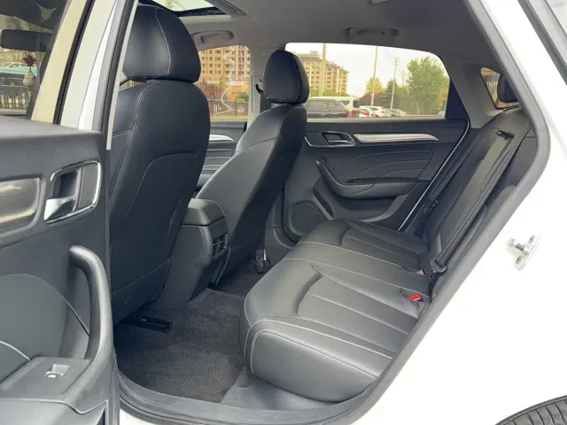 Roewe i6 — Фото автомобиля 10