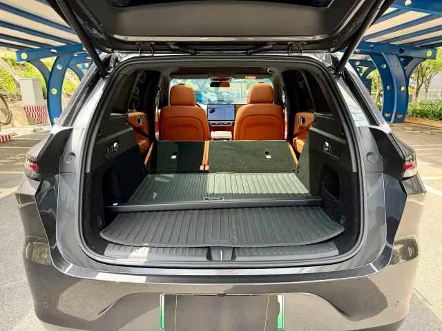 Li Auto L6 — Фото автомобиля 10