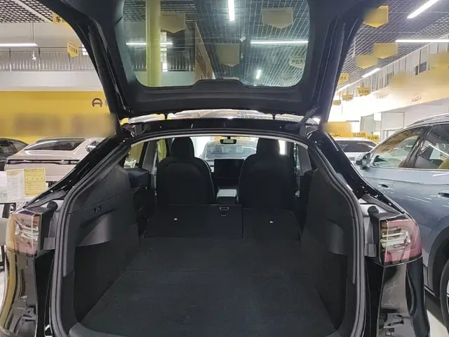 Tesla Model Y — Фото автомобиля 18