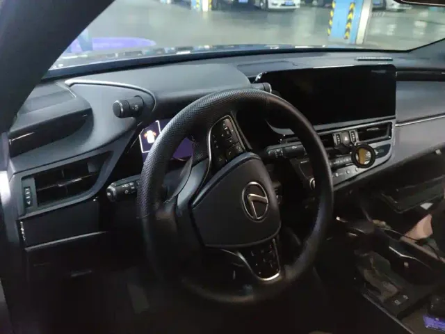Lexus ES — Фото автомобиля 12