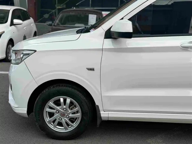 Wuling Hongguang — Фото автомобиля 4