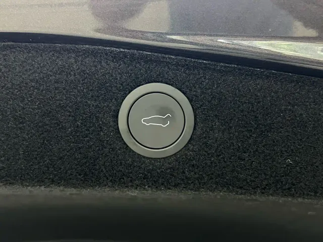Tesla Model 3 — Фото автомобиля 25