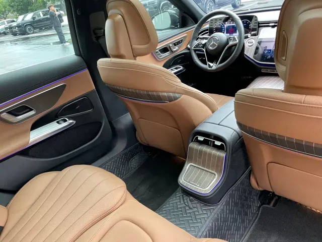 Mercedes-Benz E-Class — Фото автомобиля 18