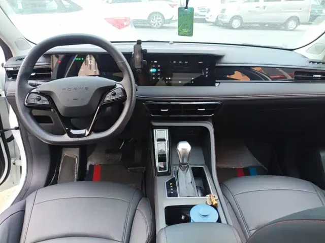 Roewe i5 — Фото автомобиля 9