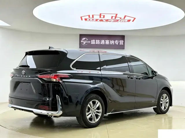 Toyota Sienna — Фото автомобиля 7