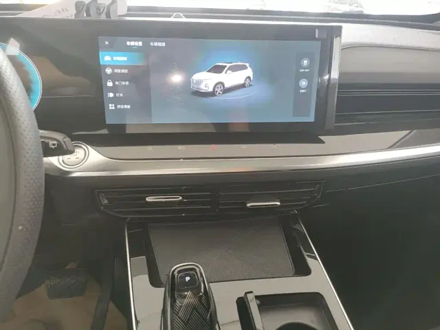 Roewe RX5 Max — Фото автомобиля 8