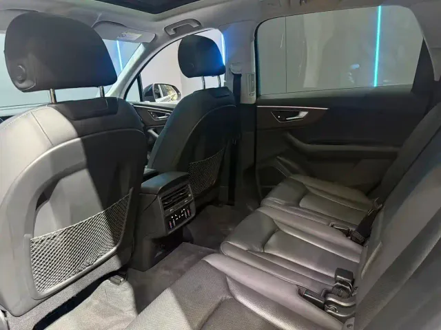 Audi Q7 — Фото автомобиля 10