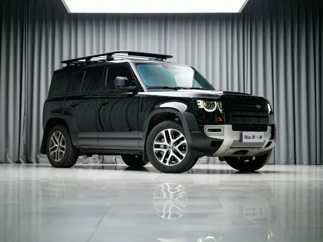 Land Rover Defender — Фото автомобиля 6