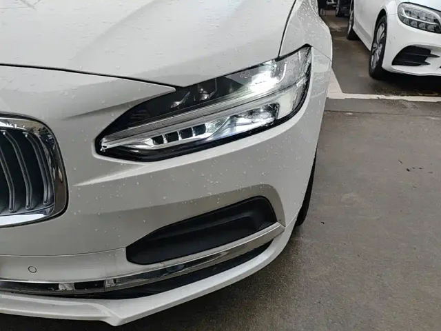 Volvo S90 — Фото автомобиля 23