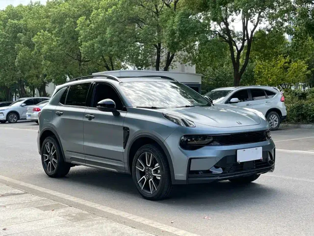 Lynk & Co 01 — Фото автомобиля 5