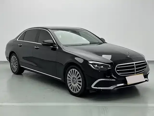 Mercedes-Benz E-Class — Фото автомобиля 3