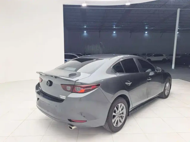 Mazda Axela — Фото автомобиля 4
