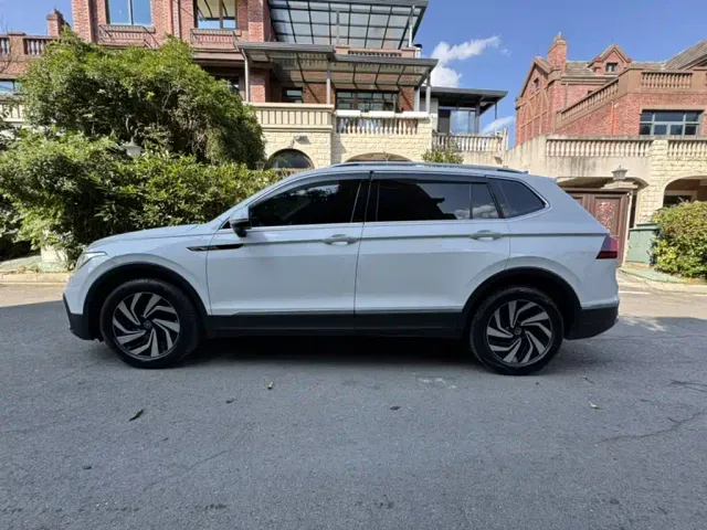 Volkswagen Tiguan L — Фото автомобиля 4