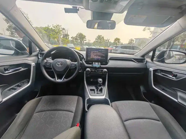 Toyota RAV4 — Фото автомобиля 5