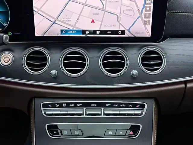 Mercedes-Benz E-Class — Фото автомобиля 18