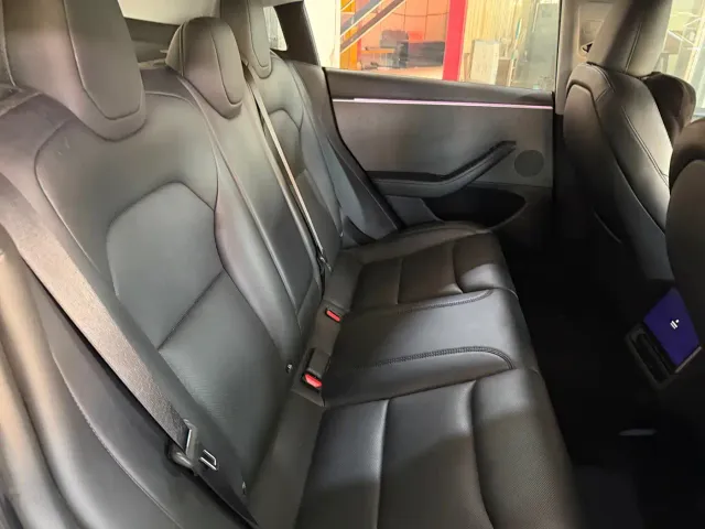 Tesla Model 3 — Фото автомобиля 5
