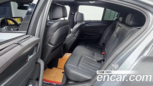 BMW 5-Series — Фото автомобиля 13