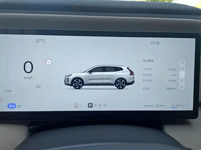 Volvo XC70 Plug-in Hybrid — Фото автомобиля 11