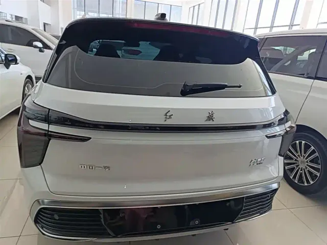 Hongqi HS3 — Фото автомобиля 5