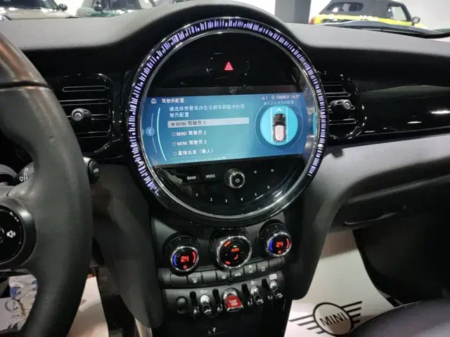 MINI Hatch — Фото автомобиля 12