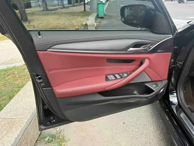 BMW 5 Series — Фото автомобиля 10