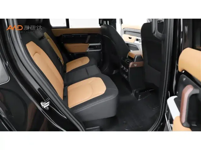 Land Rover Defender — Фото автомобиля 8