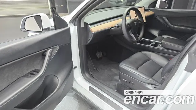 Tesla Model Y — Фото автомобиля 15