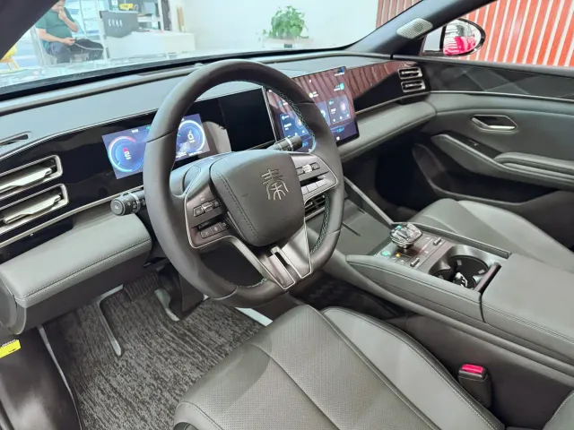 BYD Qin L — Фото автомобиля 15