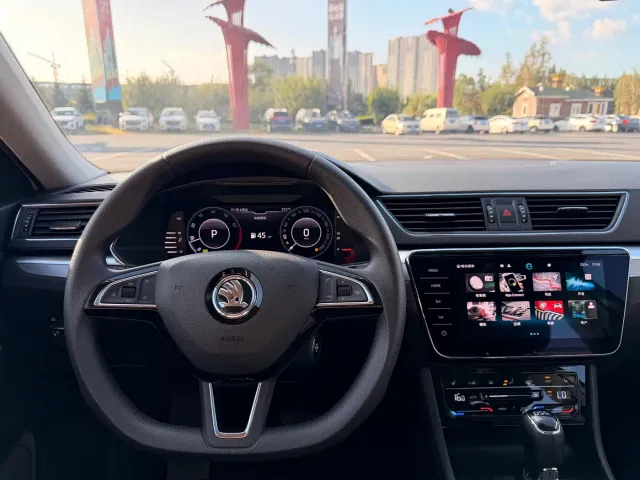 Skoda Superb — Фото автомобиля 7