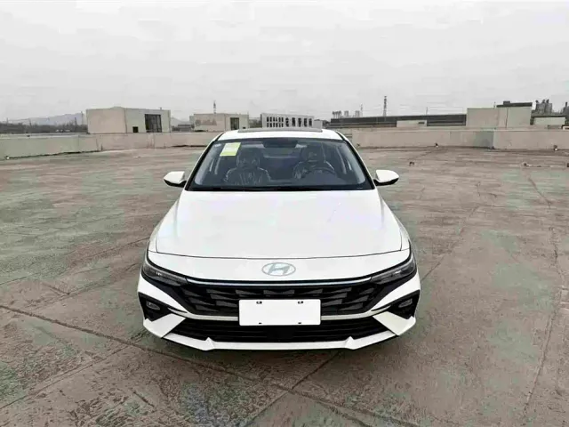 Hyundai Elantra — Фото автомобиля 2