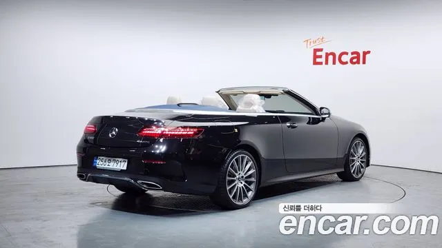 Mercedes-Benz E-Class — Фото автомобиля 2