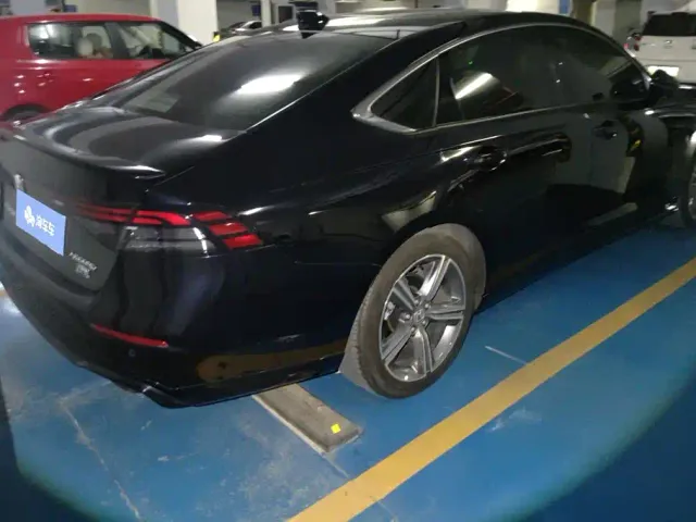 Honda Accord — Фото автомобиля 3