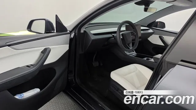 Tesla Model Y — Фото автомобиля 10