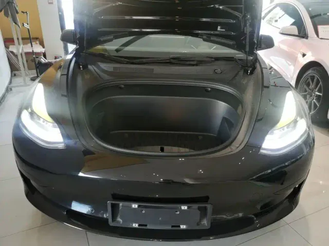 Tesla Model 3 — Фото автомобиля 19