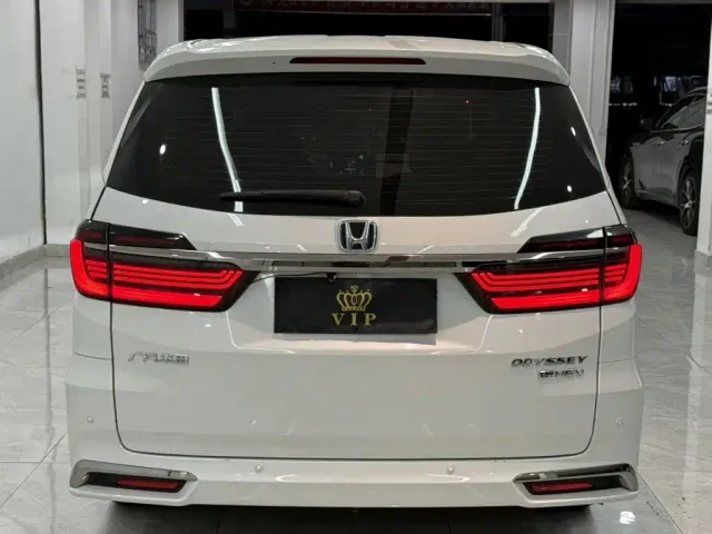 Honda Odyssey — Фото автомобиля 8