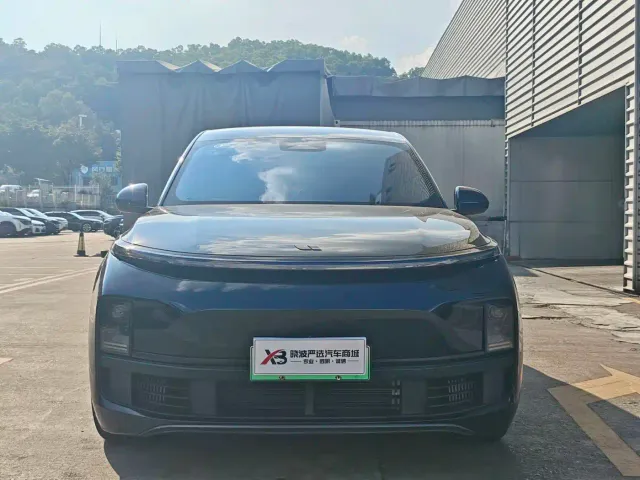 Li Auto L8 — Фото автомобиля 2
