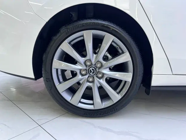 Mazda Axela — Фото автомобиля 19