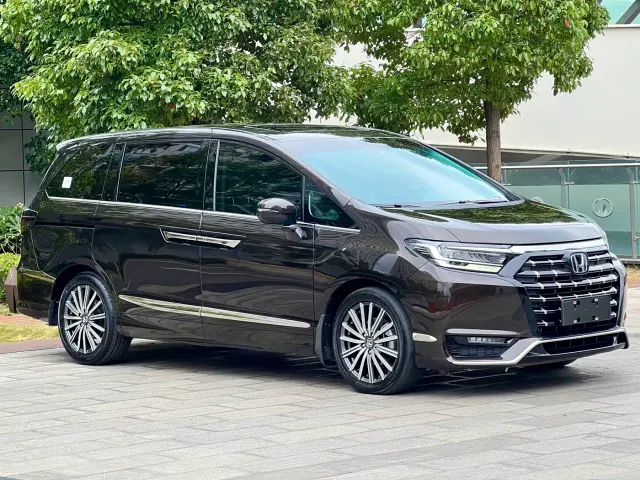 Honda Elysion — Фото автомобиля 3