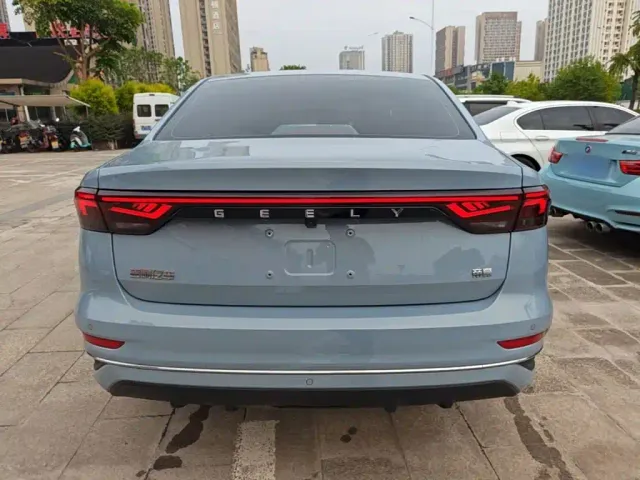 Geely Emgrand — Фото автомобиля 5