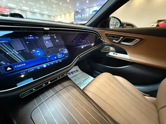 Mercedes-Benz E-Class — Фото автомобиля 5