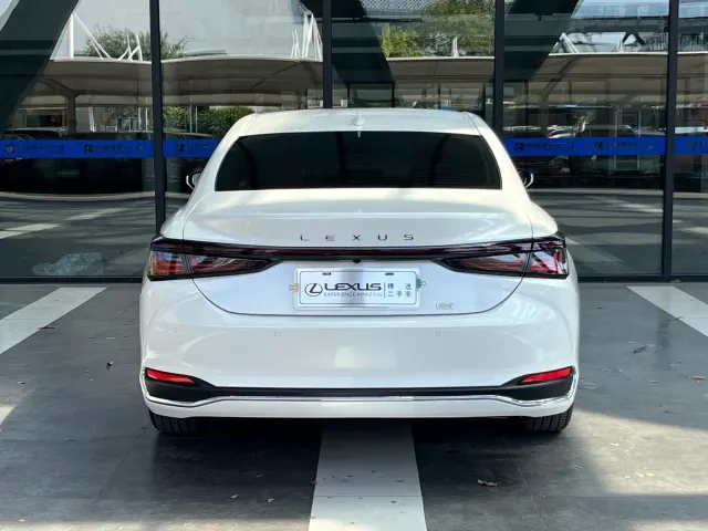 Lexus ES — Фото автомобиля 5