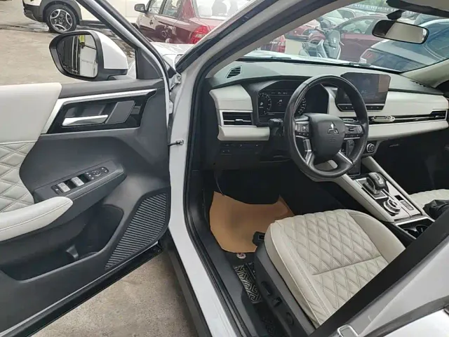 Mitsubishi Outlander — Фото автомобиля 15