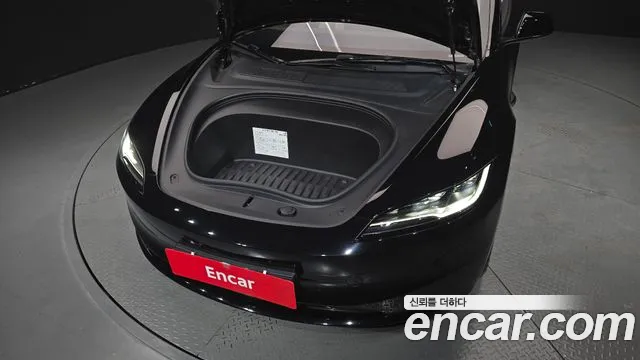 Tesla Model 3 — Фото автомобиля 6