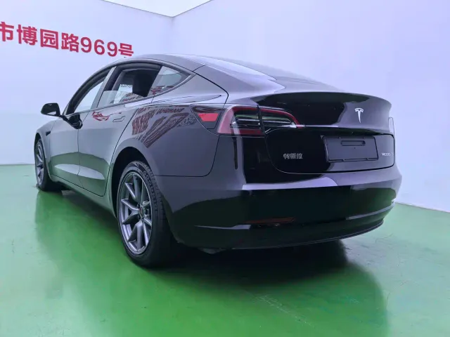 Tesla Model 3 — Фото автомобиля 14